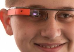 Un traducteur instantané intégré aux lunettes Google Glasses ? 