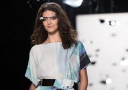 Des mannequins défilent avec les lunettes Google !