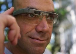 Faut-il autoriser Google Glass sur une photo de passeport ?