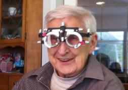 Lunettes à domicile : Un opticien itinérant au service des seniors 