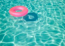 Yeux rouges à la piscine : ce n’est pas le chlore, mais l’urine...