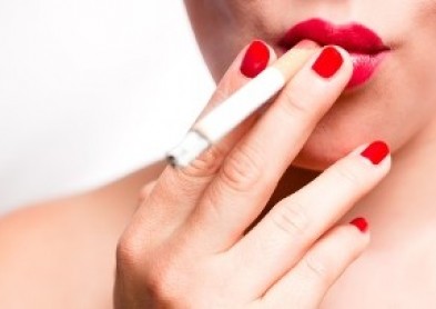 Cigarette et lentilles de contact, un duo explosif...