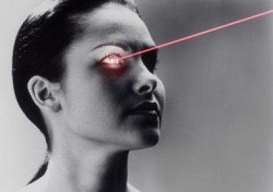 Changer la couleur des yeux au laser : Une innovation controversée